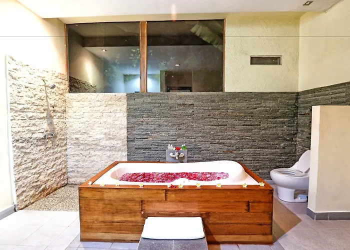 Bhanuswari & Hotel Ubud (Bali)