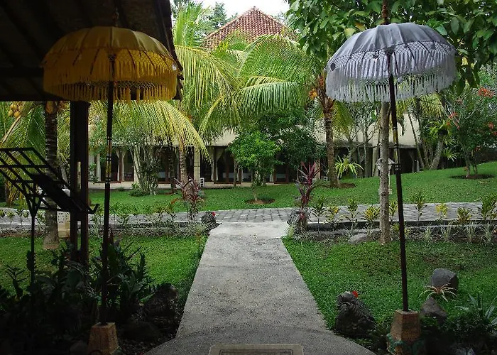 Hotel Bhanuswari & 4*