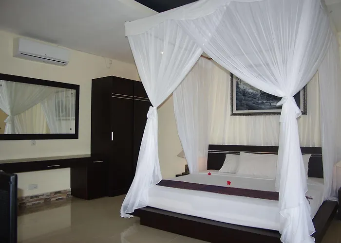 Bhanuswari & 4* Ubud (Bali)